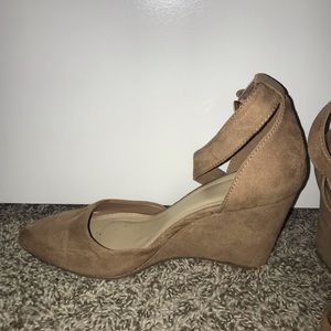 Two inch Mary Jane-style pointed wedges TAN